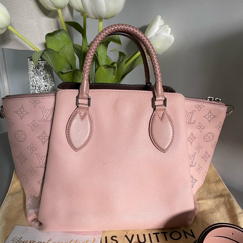 ❌SOLD❌ 2018 Louis Vuitton Mahina Haumea Leather Bag - Picture 4 of 15
